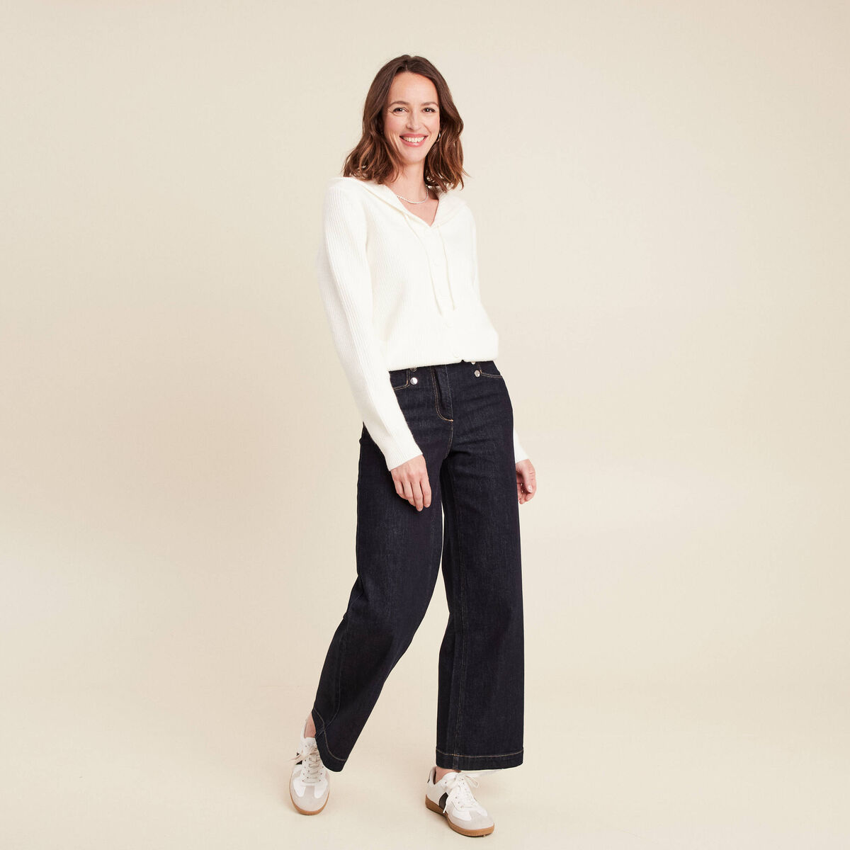 Gilet mi-long à capuche bas resserré ecru femme