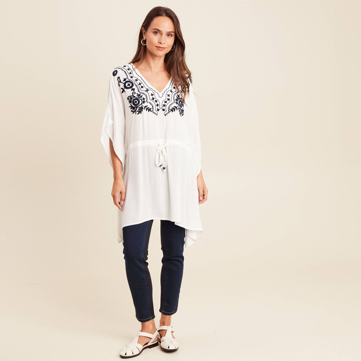 Kimono sans manches col v brodé ecru femme