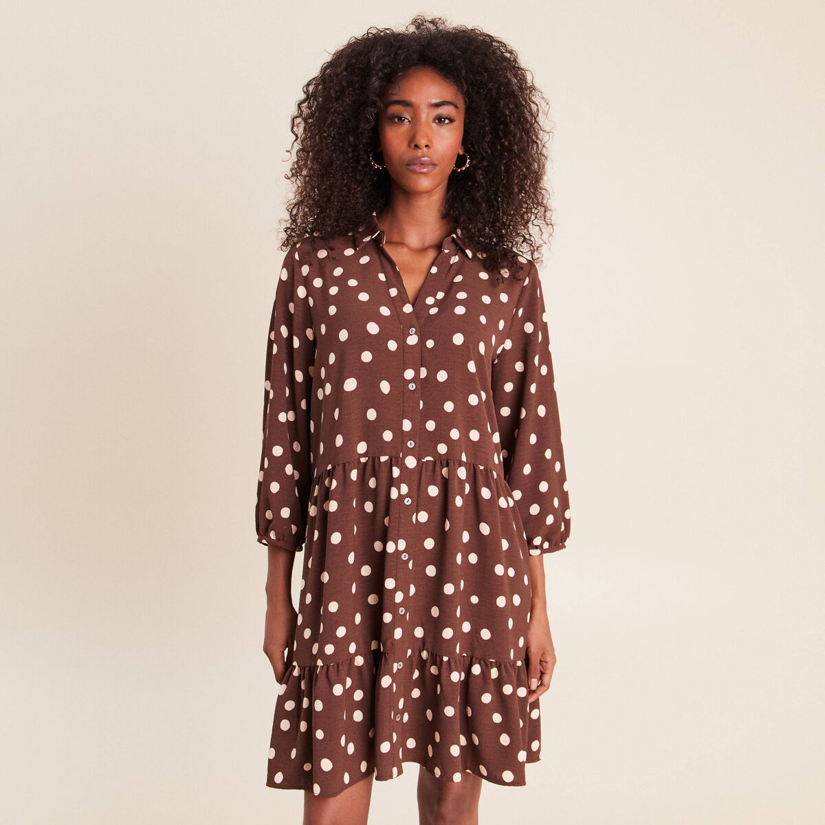 Robe courte &eacute;vas&eacute;e col chemise marron femme