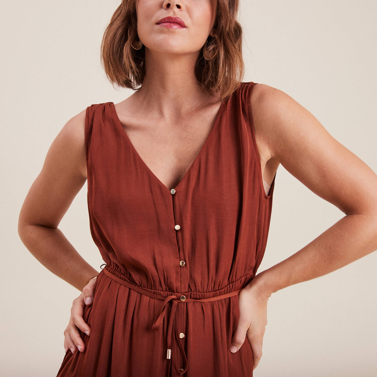Robe midi &eacute;vas&eacute;e satin marron fonc&eacute; femme