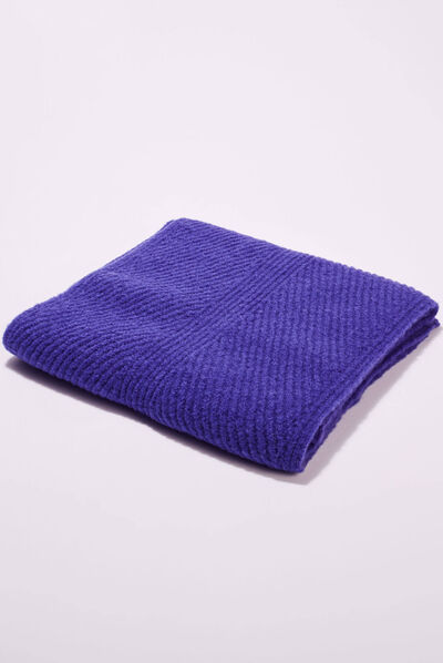 Écharpe tricotée bleu violet femme