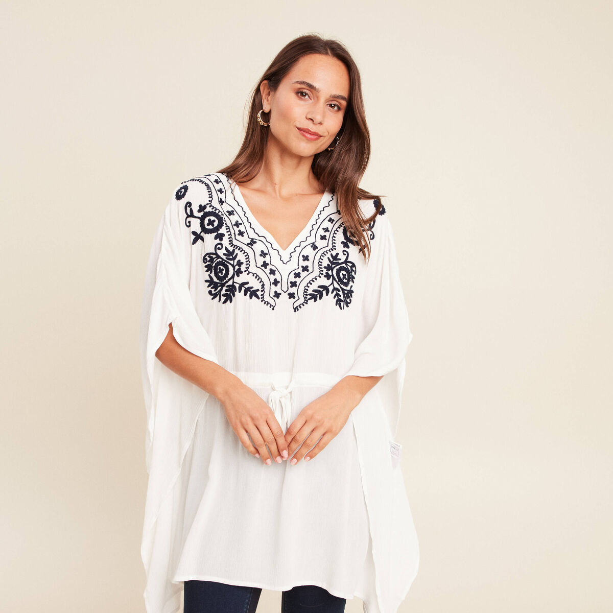 Kimono sans manches col v brodé ecru femme