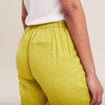 Pantalon coupe chino en lin ceintur&eacute; vert anis femme