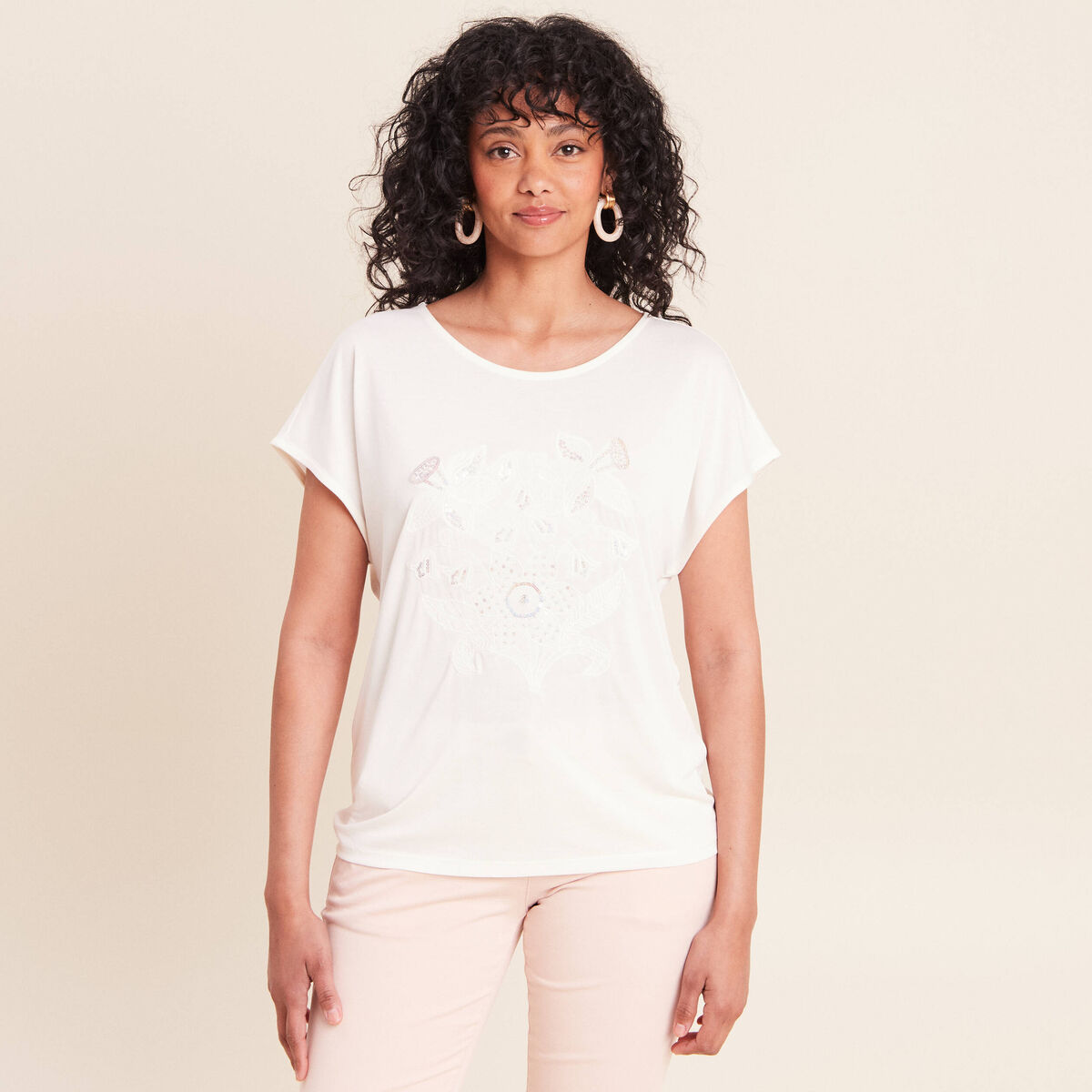 T-shirt col rond manches courtes brod&eacute; ecru femme
