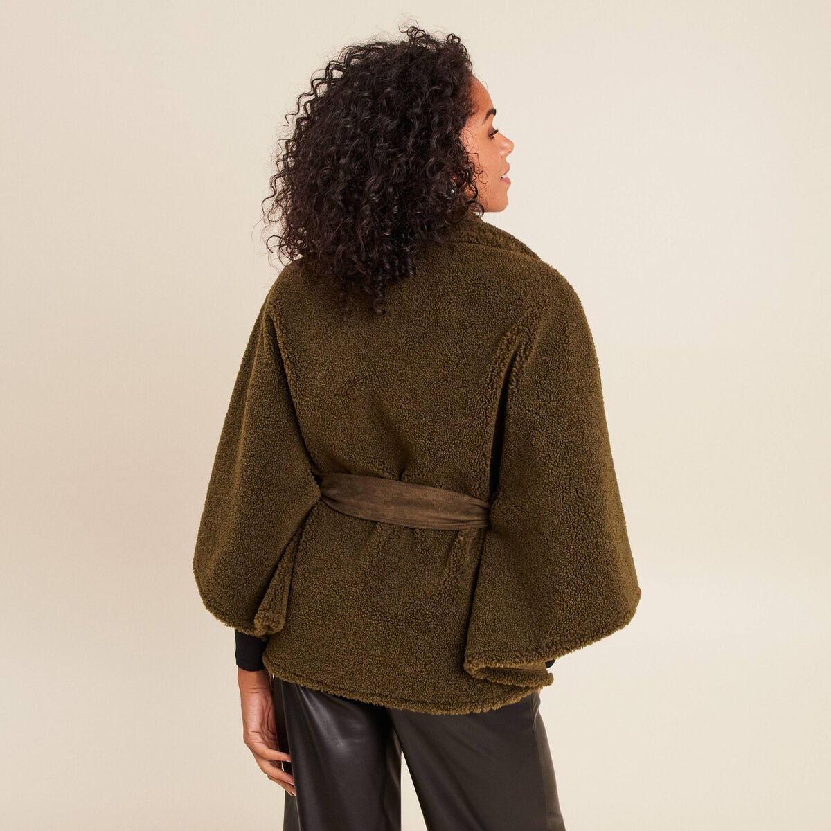 Poncho boutonn&eacute; ceintur&eacute; vert kaki femme