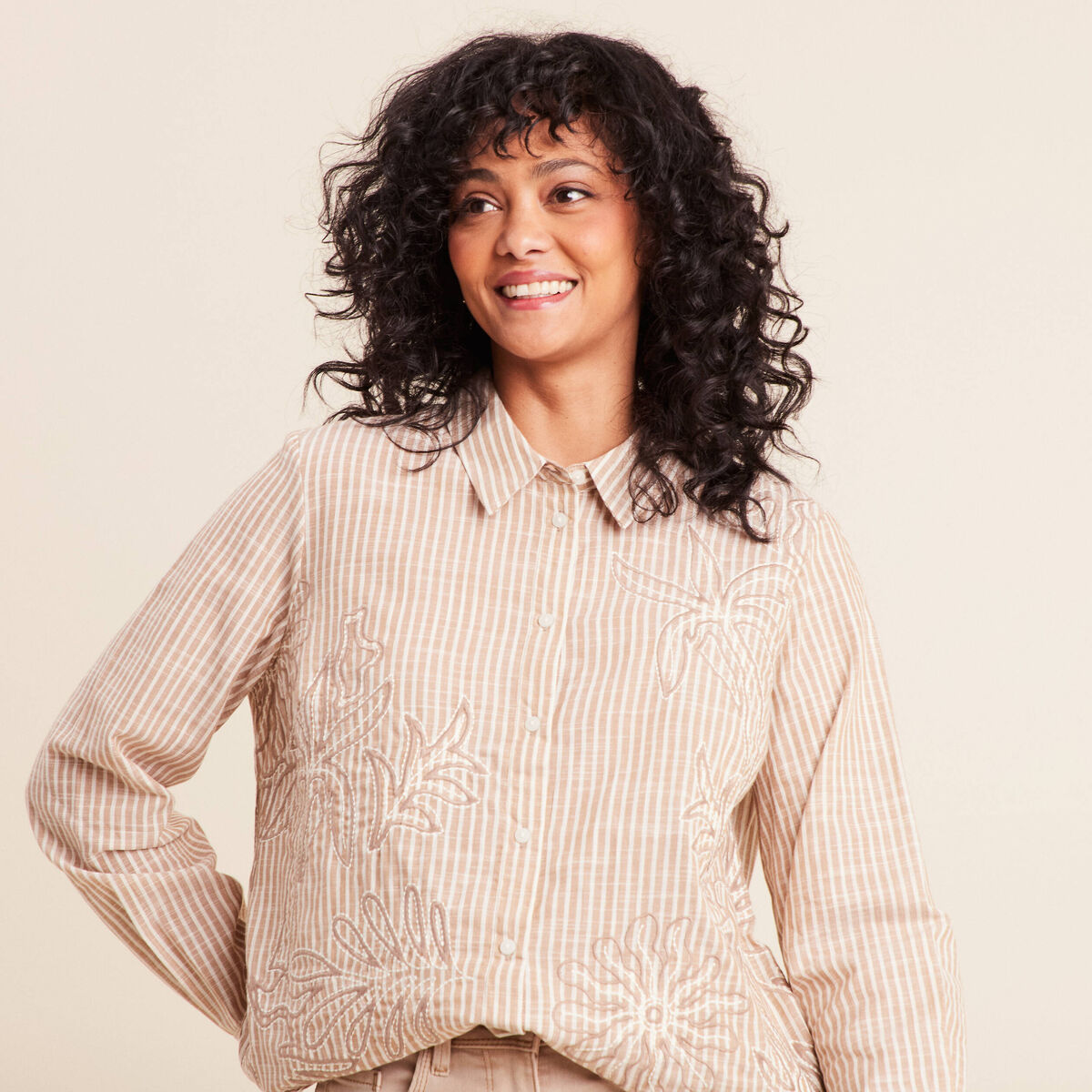Chemise en coton brod&eacute;e manches longues marron femme