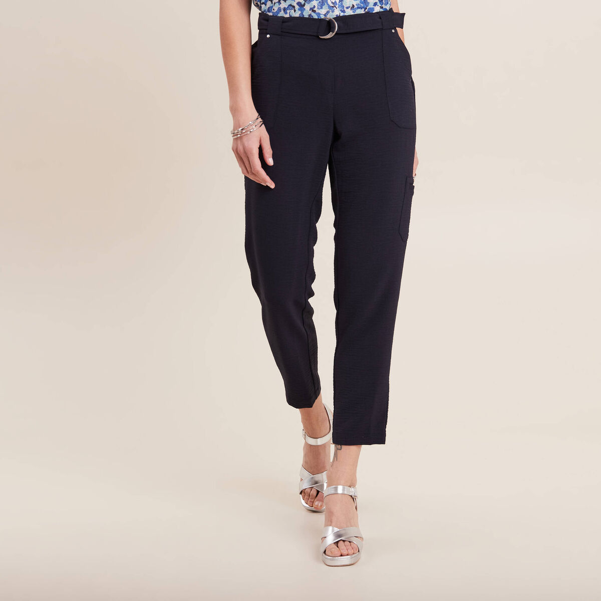Pantalon flou ceintur&eacute; bleu fonc&eacute; femme