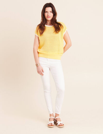 Pull ajour&eacute; sans manches col rond jaune pastel femme