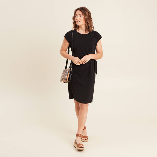 robe cintree courte col rond noir femme Robe cintrée courte col rond noir femme
