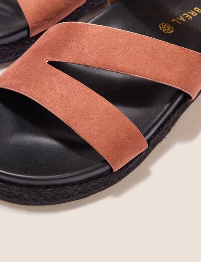Sandales plates marron foncé femme