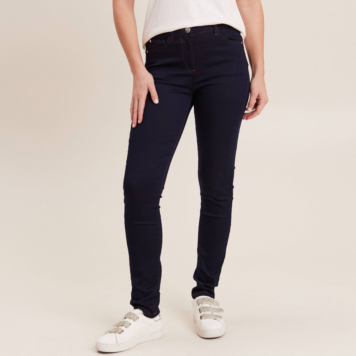 Jean magique Le L&eacute;ger coupe ajust&eacute;e long denim brut femme