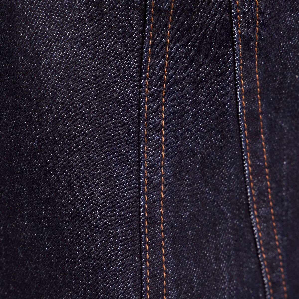Chemise cintr&eacute;e en jean manches longues denim brut femme