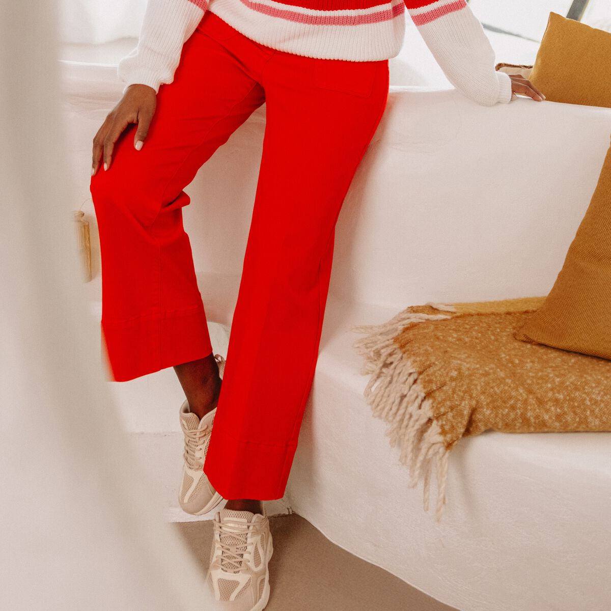 Pantalon droit 7/8&egrave;me taille standard rouge fluo femme