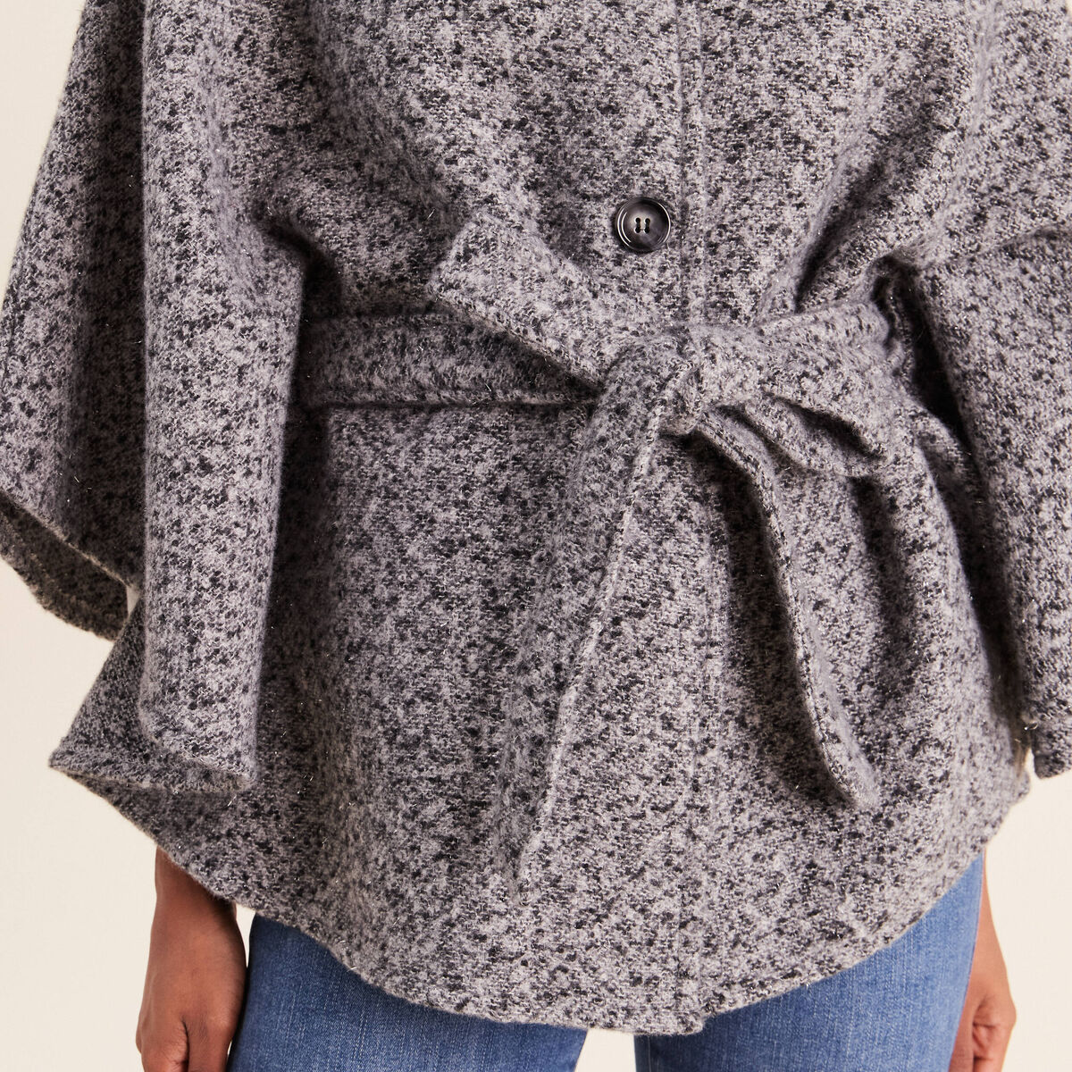 Poncho ceintur&eacute; gris clair femme