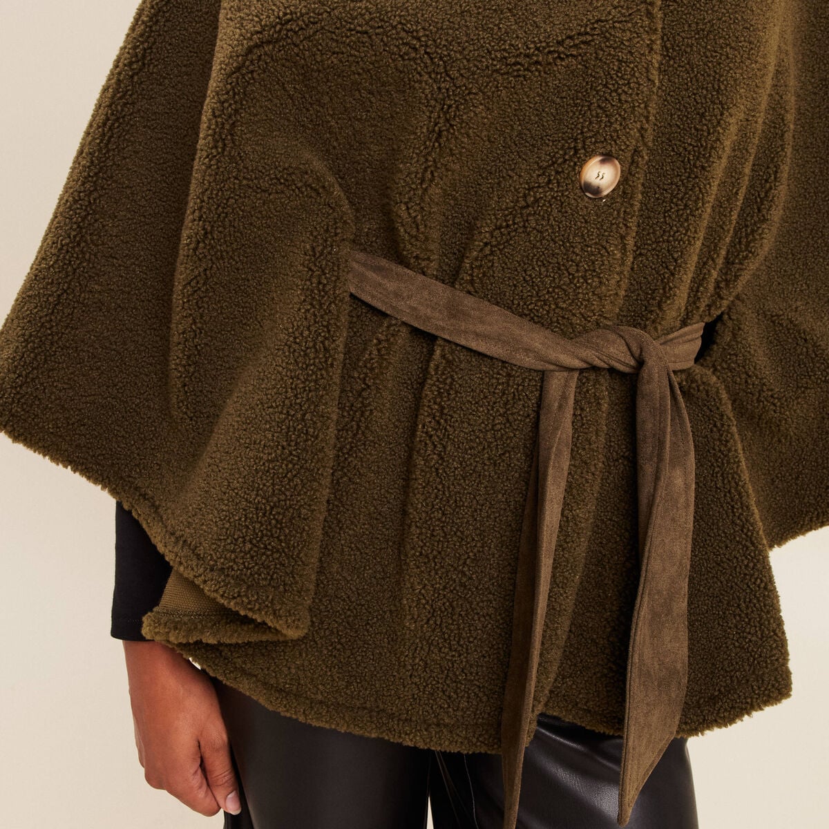 Poncho boutonn&eacute; ceintur&eacute; vert kaki femme
