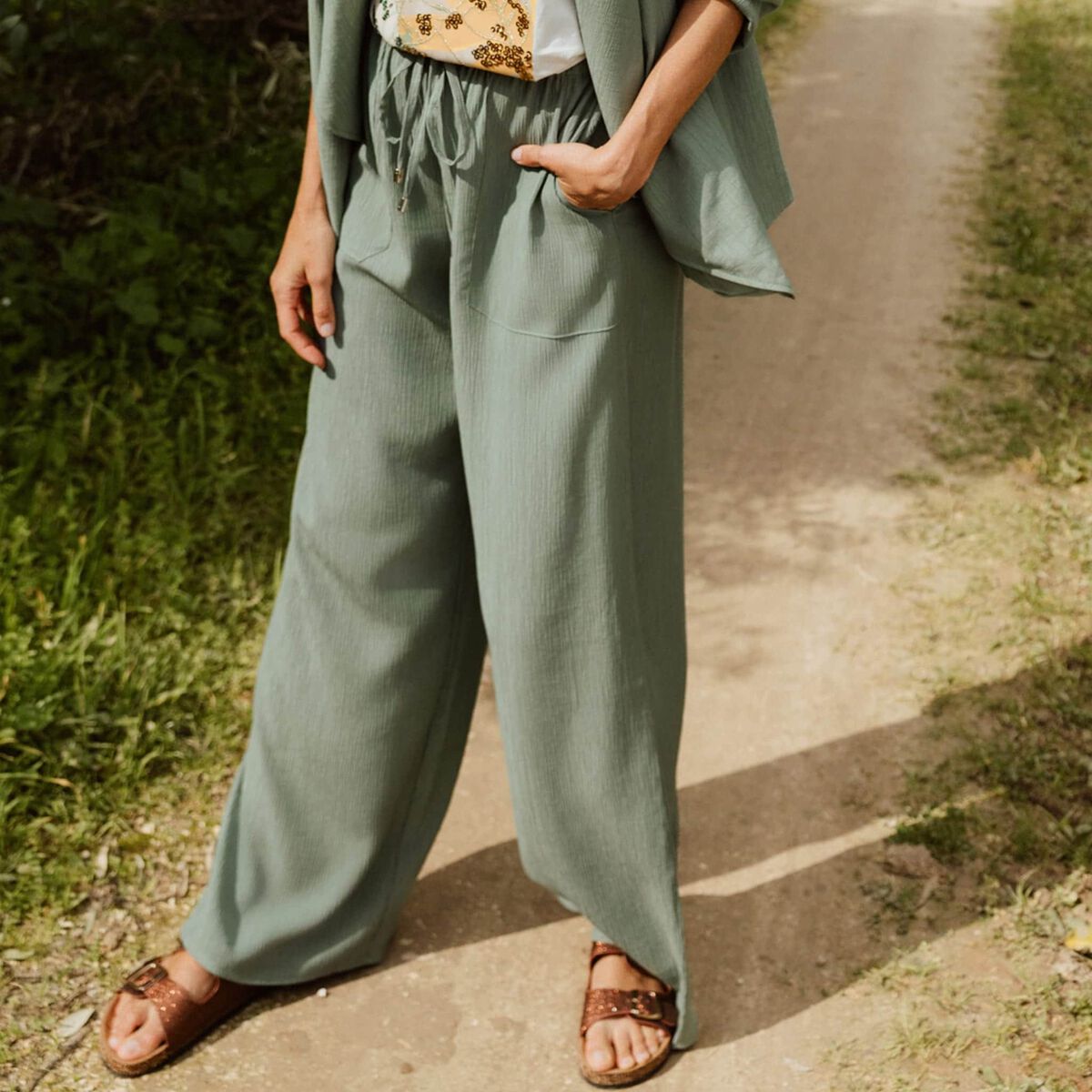 Pantalon large fluide vert kaki femme