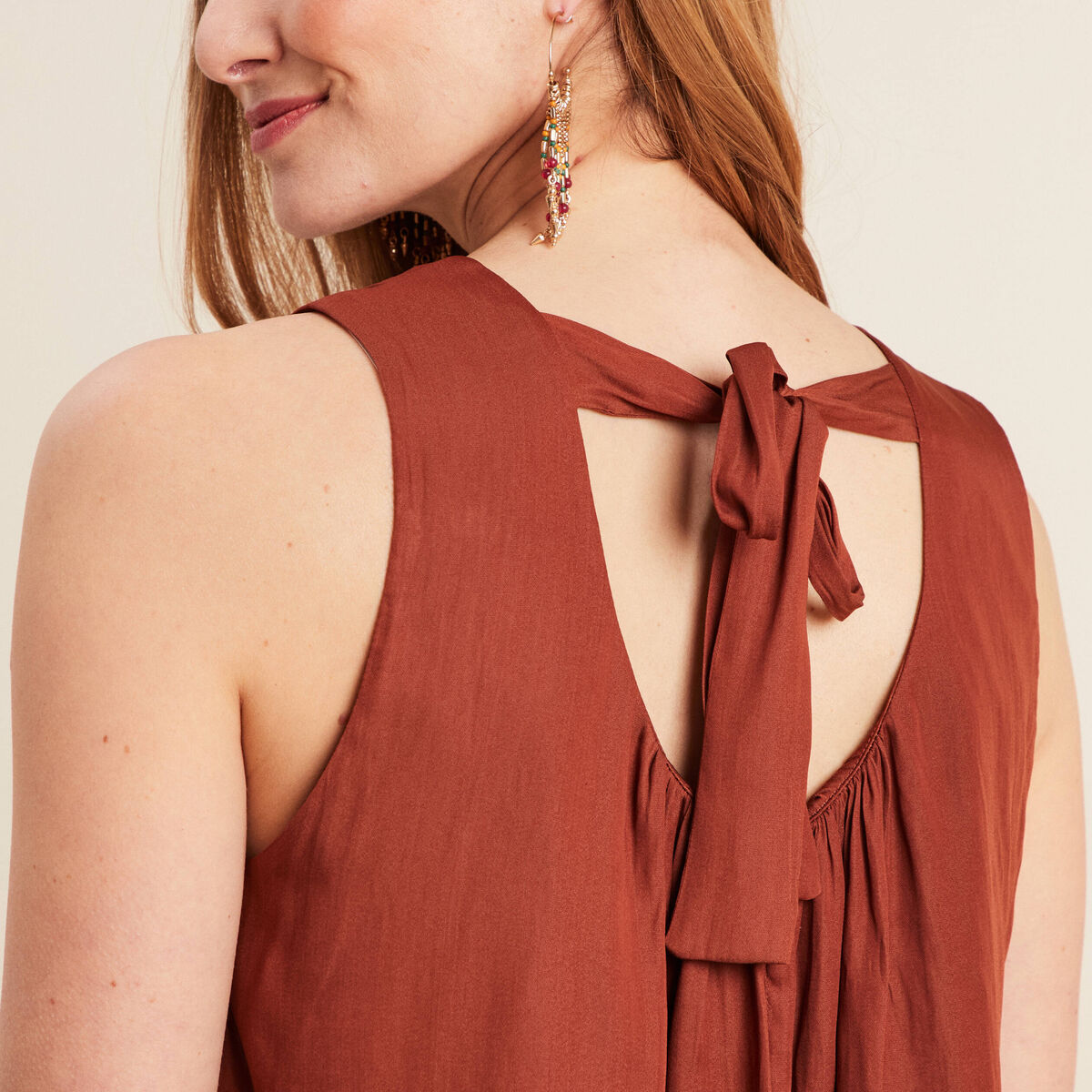Blouse sans manches marron foncé femme