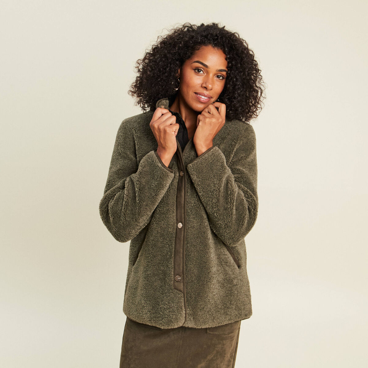 Manteau bouclette doubl&eacute; manches longues vert kaki femme