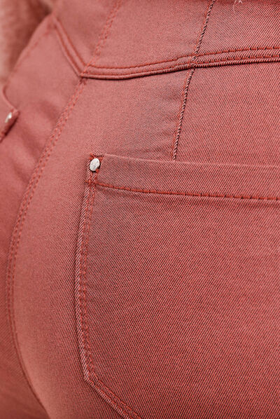 Pantalon ajusté enduit marron cognac femme