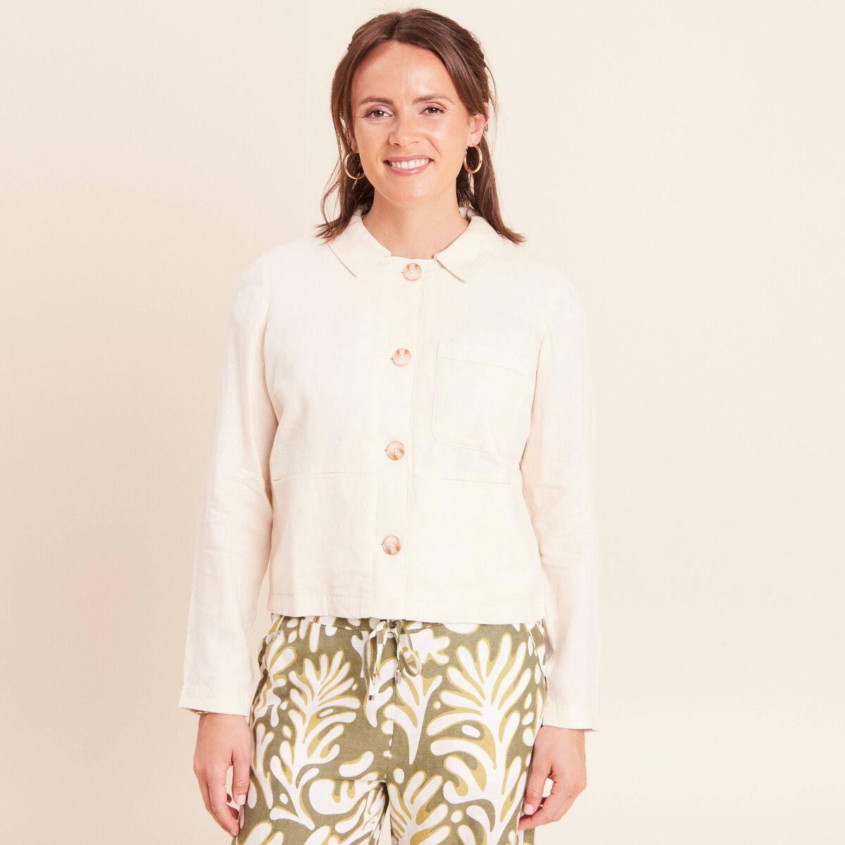 Veste courte droite manches longues beige femme