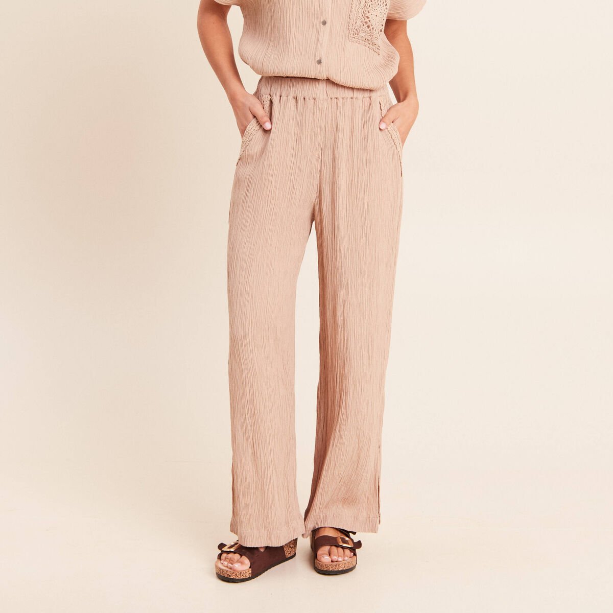 Pantalon large taille haute pliss&eacute; sable femme