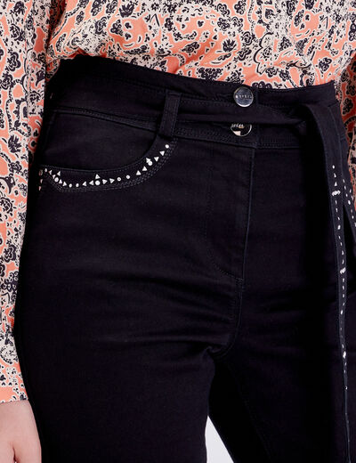 Jean droit détails bijoux noir femme