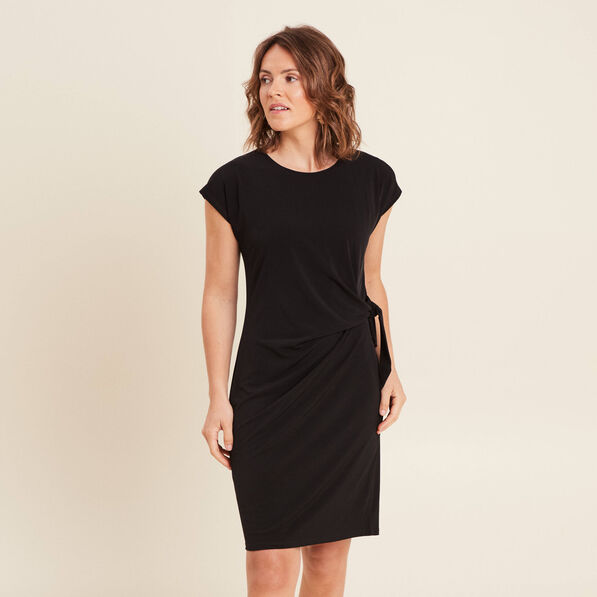 robe cintree courte col rond noir femme Robe cintrée courte col rond noir femme