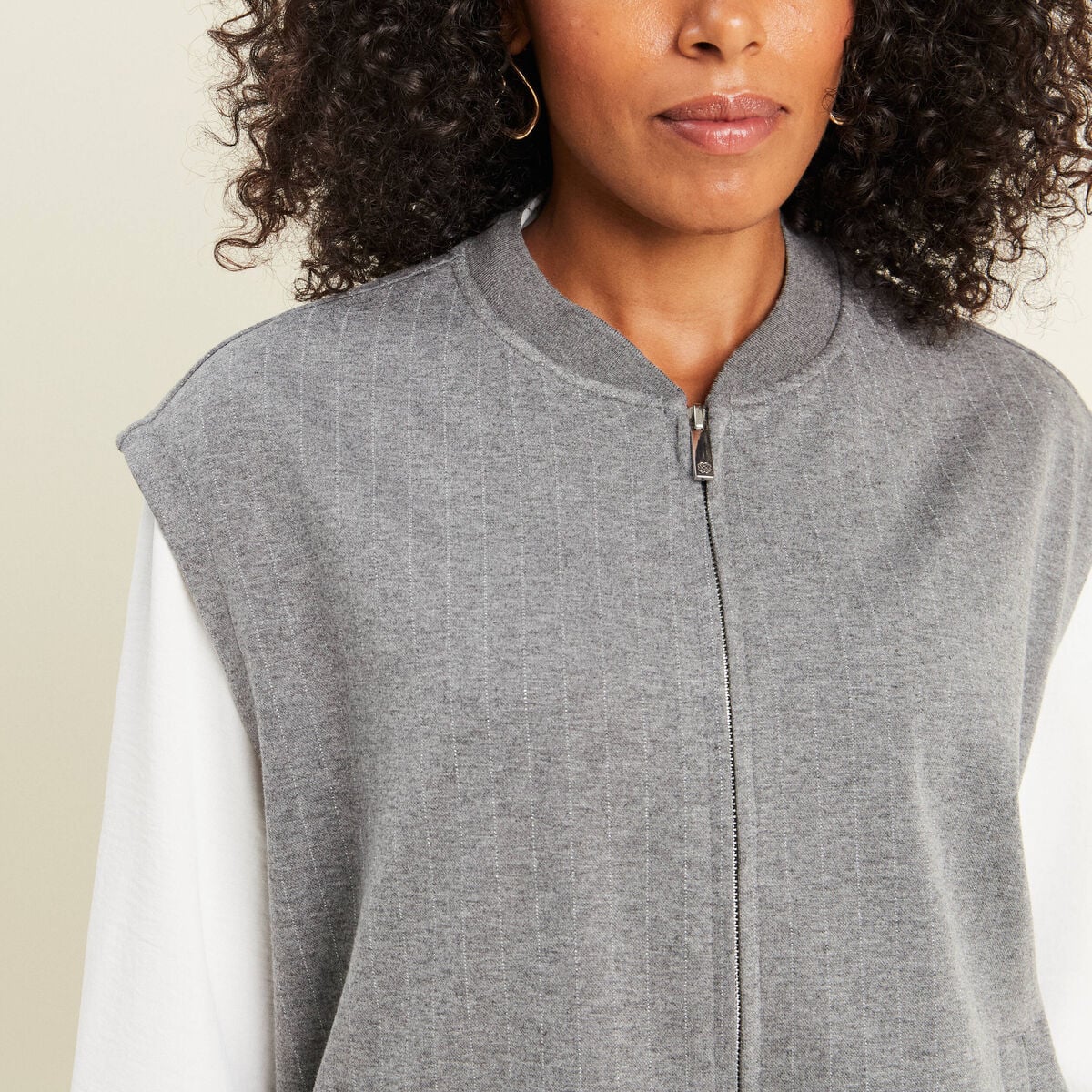 Bomber sans manches bas resserr&eacute; gris femme