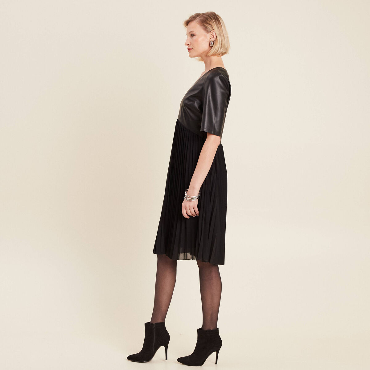 Robe évasée plissée noir femme