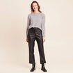 T-shirt doux avec bijoux gris fonc&eacute; femme