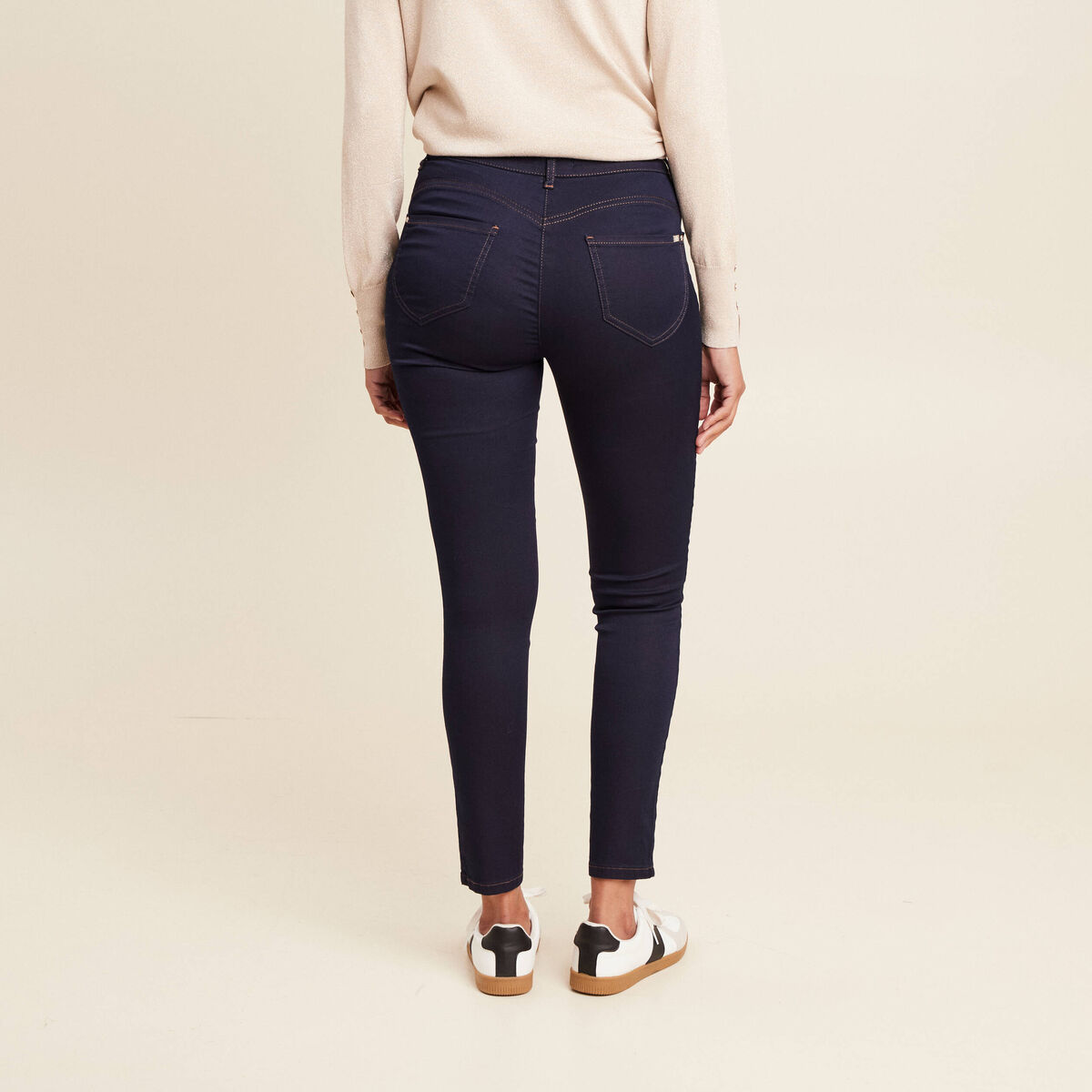 Jeans léger taille standard 7/8ème denim brut femme