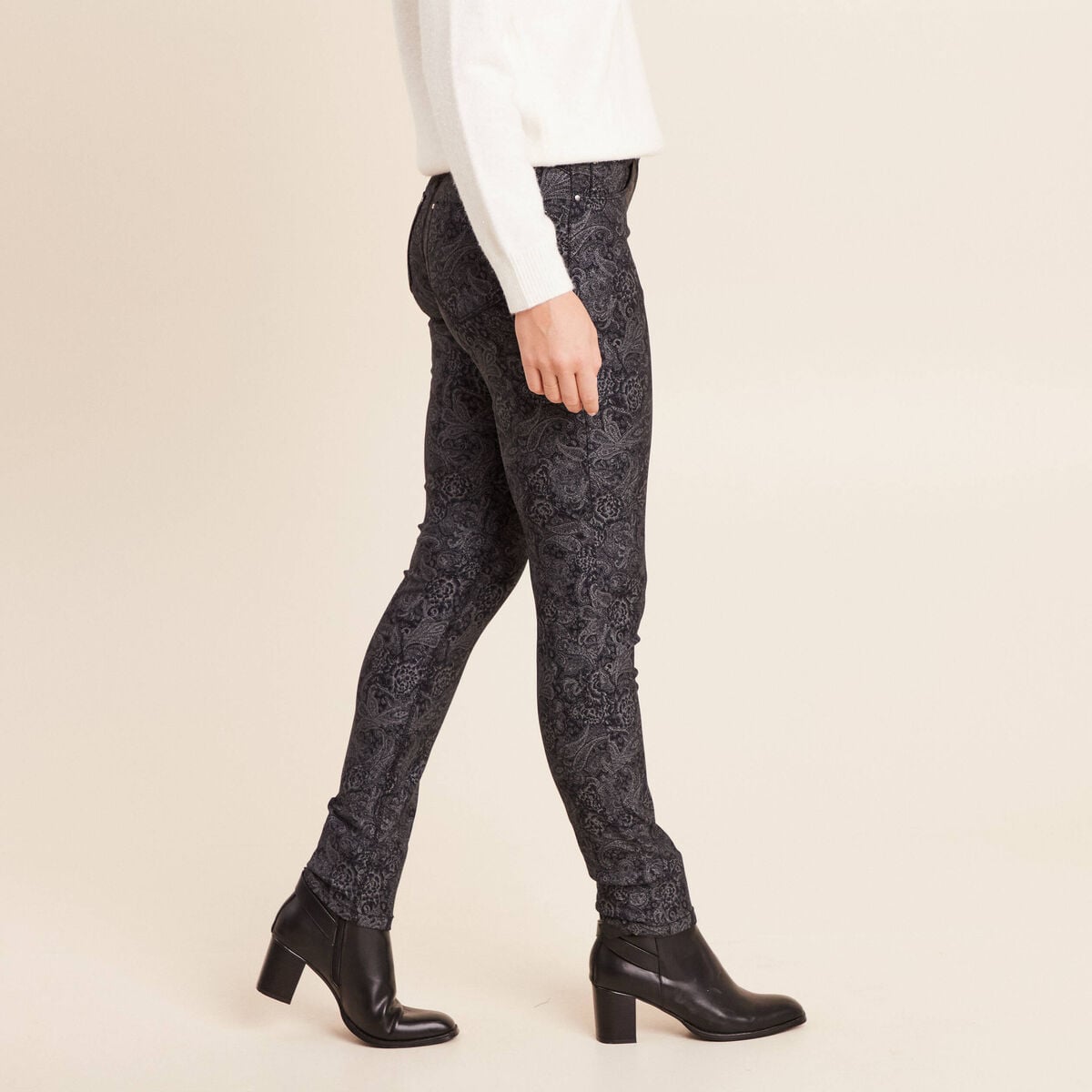 Pantalon coupe ajust&eacute;e enduit gris acier femme