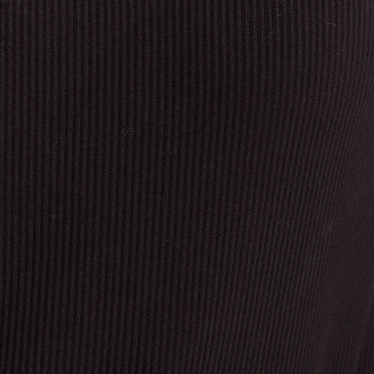 T-shirt cintr&eacute; col montant dentelle noir femme