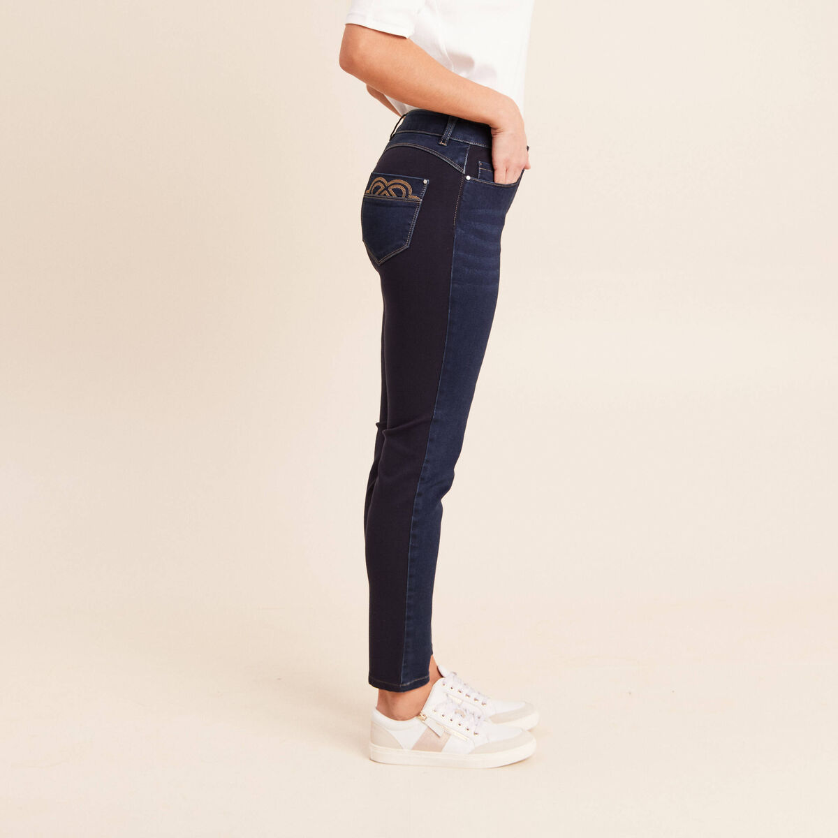 Jean coupe ajust&eacute;e effet bi-mati&egrave;re denim brut femme