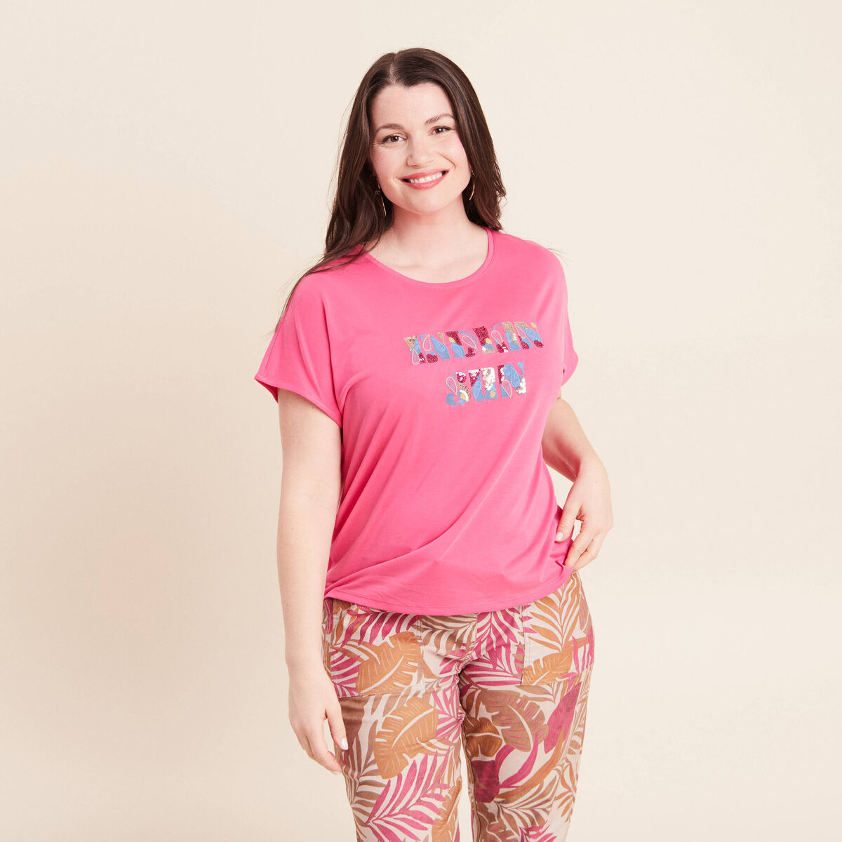 T-shirt col rond manches courtes brod&eacute; rose fushia femme