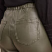 Pantalon paperbag simili cuir vert kaki femme