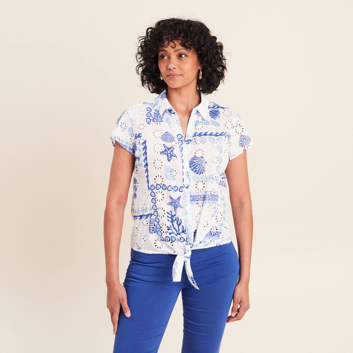Chemisier ajust&eacute; manches courtes brod&eacute; bleu femme