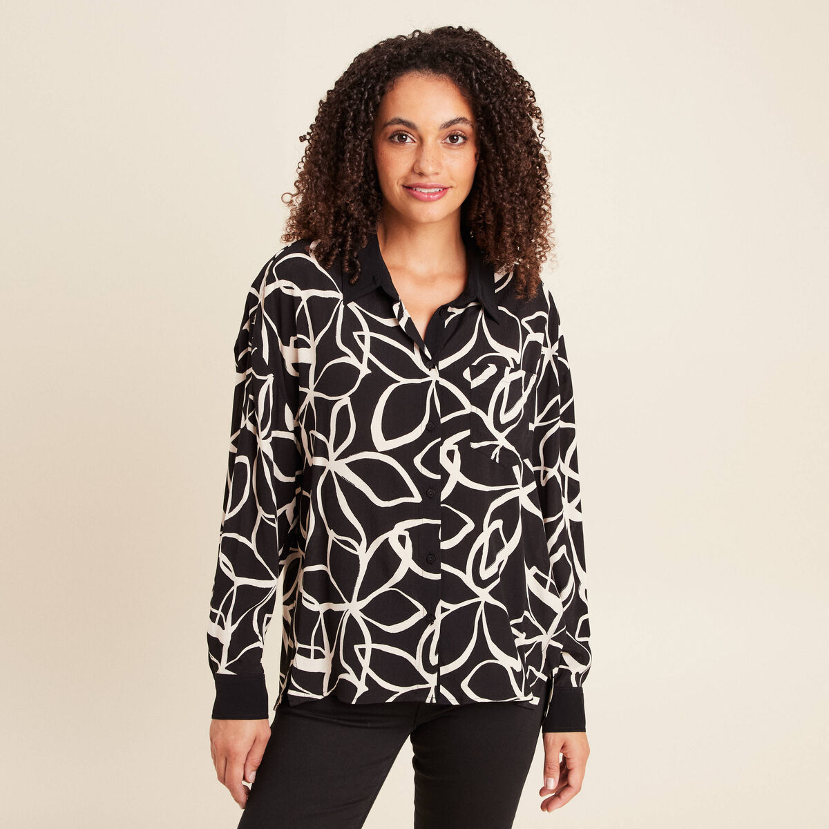 Chemise ample mi-longue manches longues noir femme