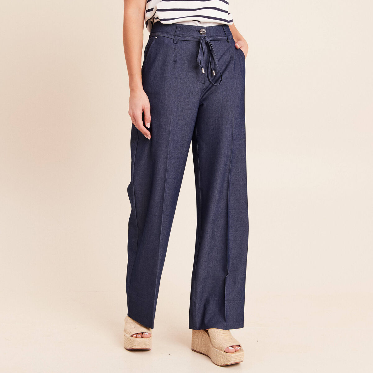 Pantalon coupe large taille haute fluide denim brut femme