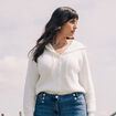 Gilet mi-long à capuche bas resserré ecru femme