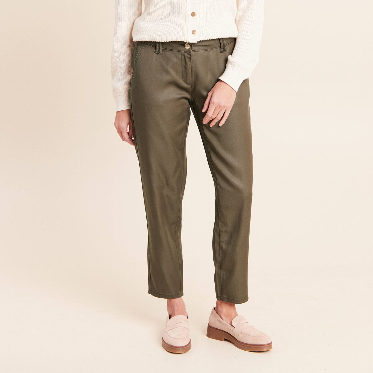 Pantalon coupe chino 7/8&egrave;me effet enduit vert kaki femme