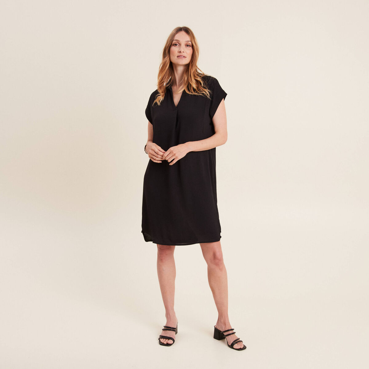 Robe droite col en V noir femme