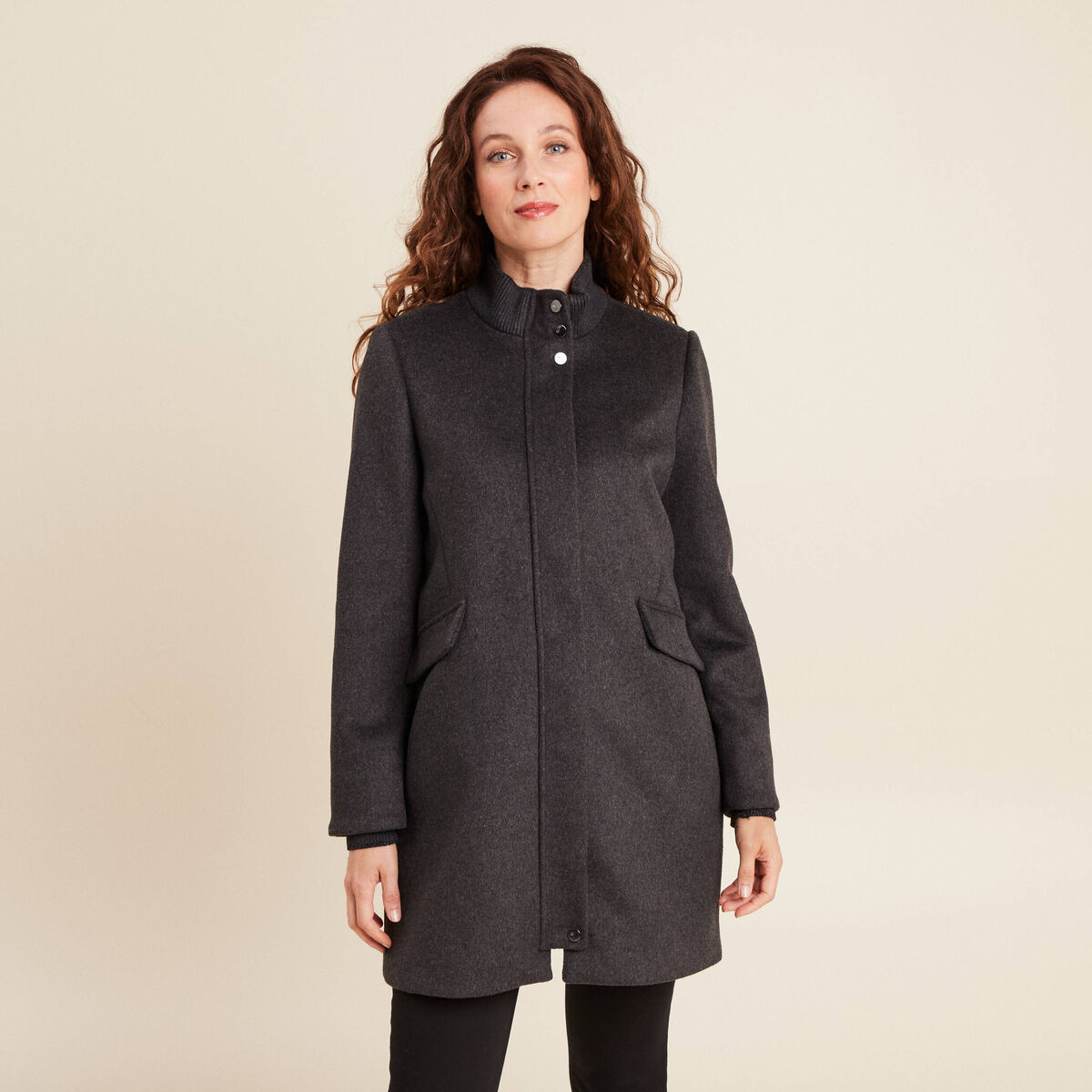 Manteau col montant doubl&eacute; gris fonc&eacute; femme