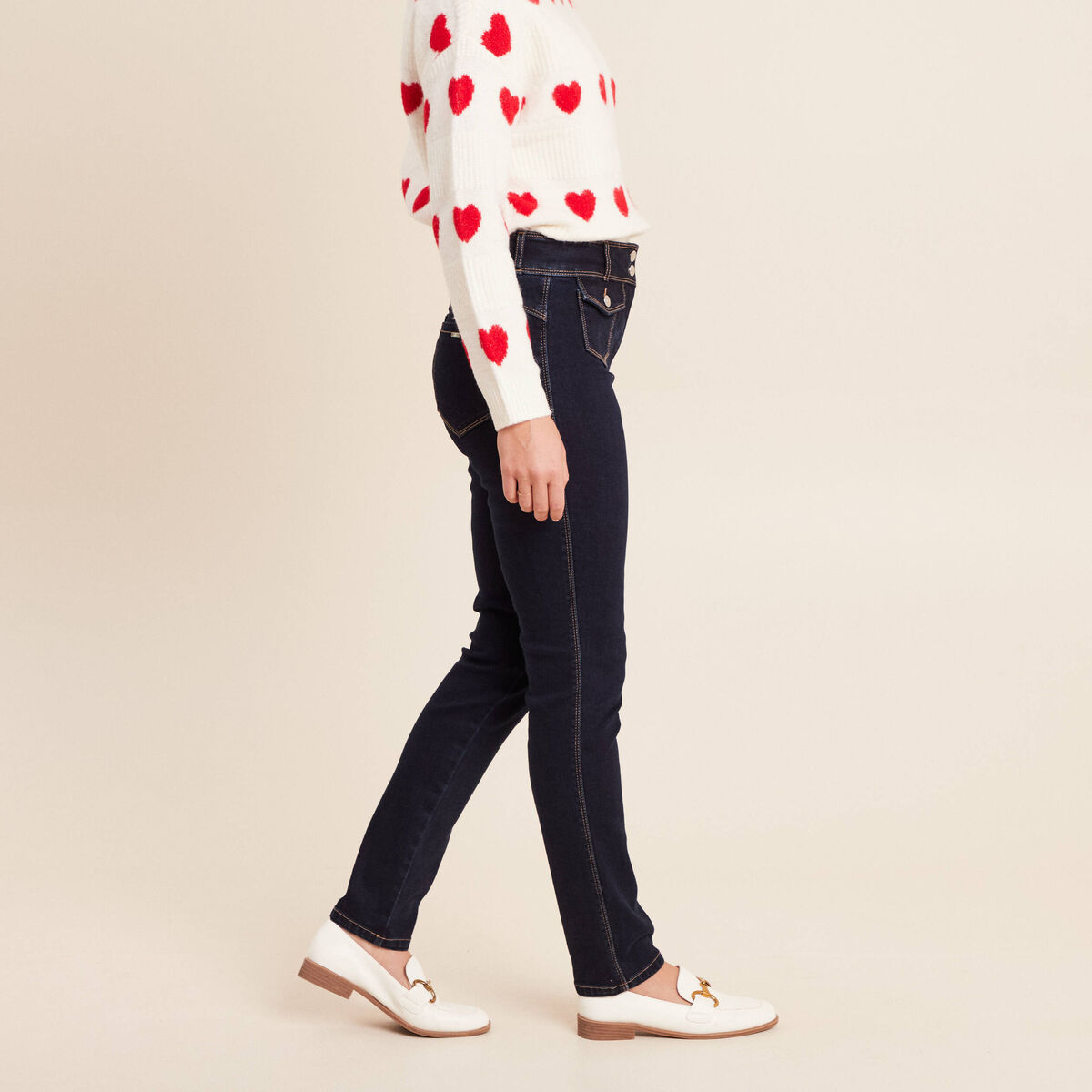 Jean ajust&eacute; taille haute longue denim brut femme
