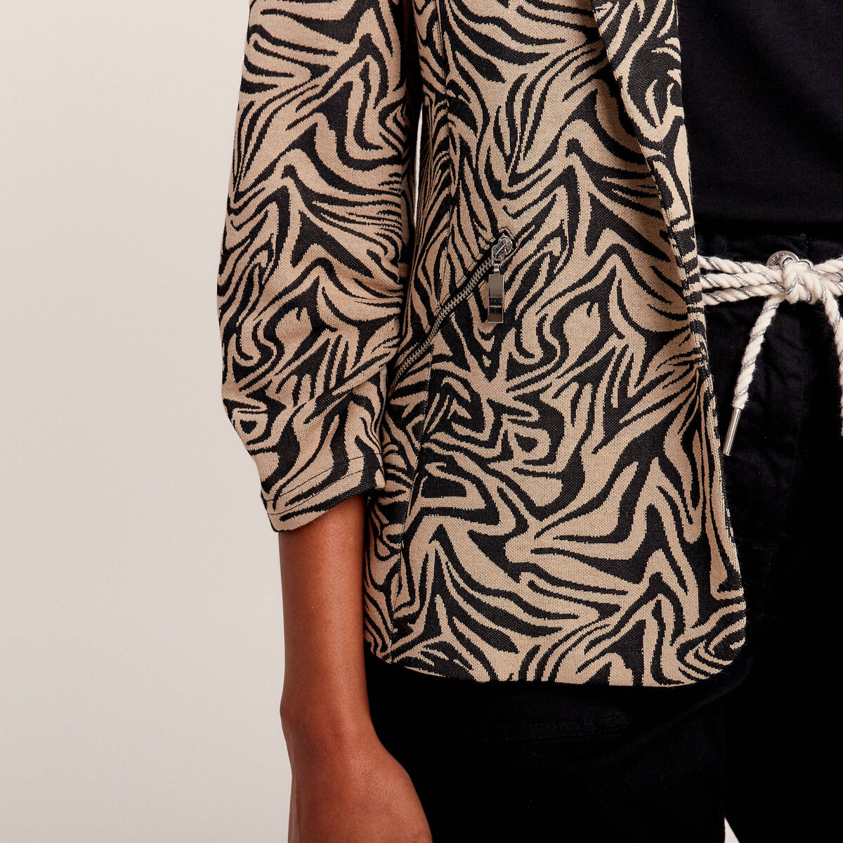 Veste droite manches 3/4 noir femme