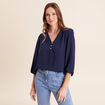 Blouse col v manches 3/4 fluide bleu marine femme