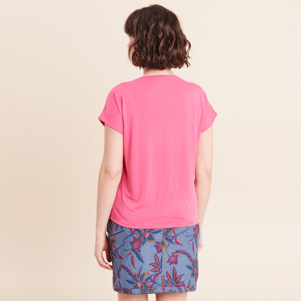 T-shirt col rond manches courtes brod&eacute; rose fushia femme