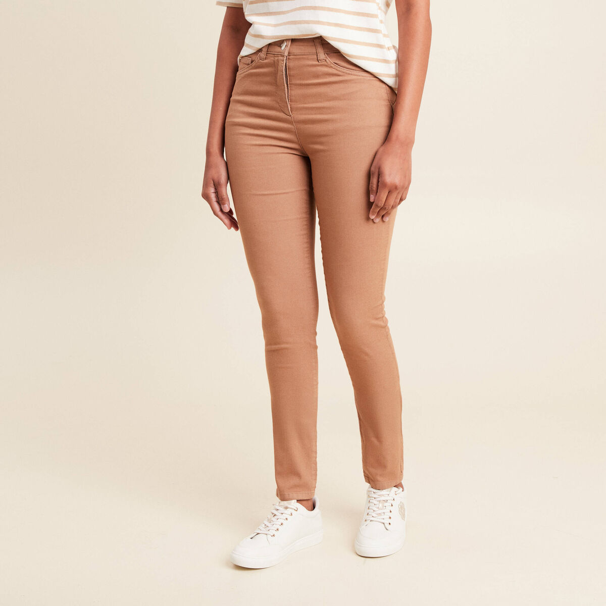 Pantalon magique Le L&eacute;ger coupe ajust&eacute;e marron femme