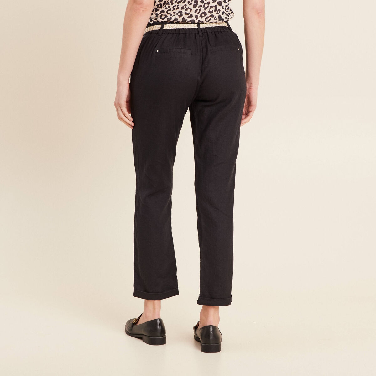 Pantalon coupe chino en lin ceintur&eacute; noir femme
