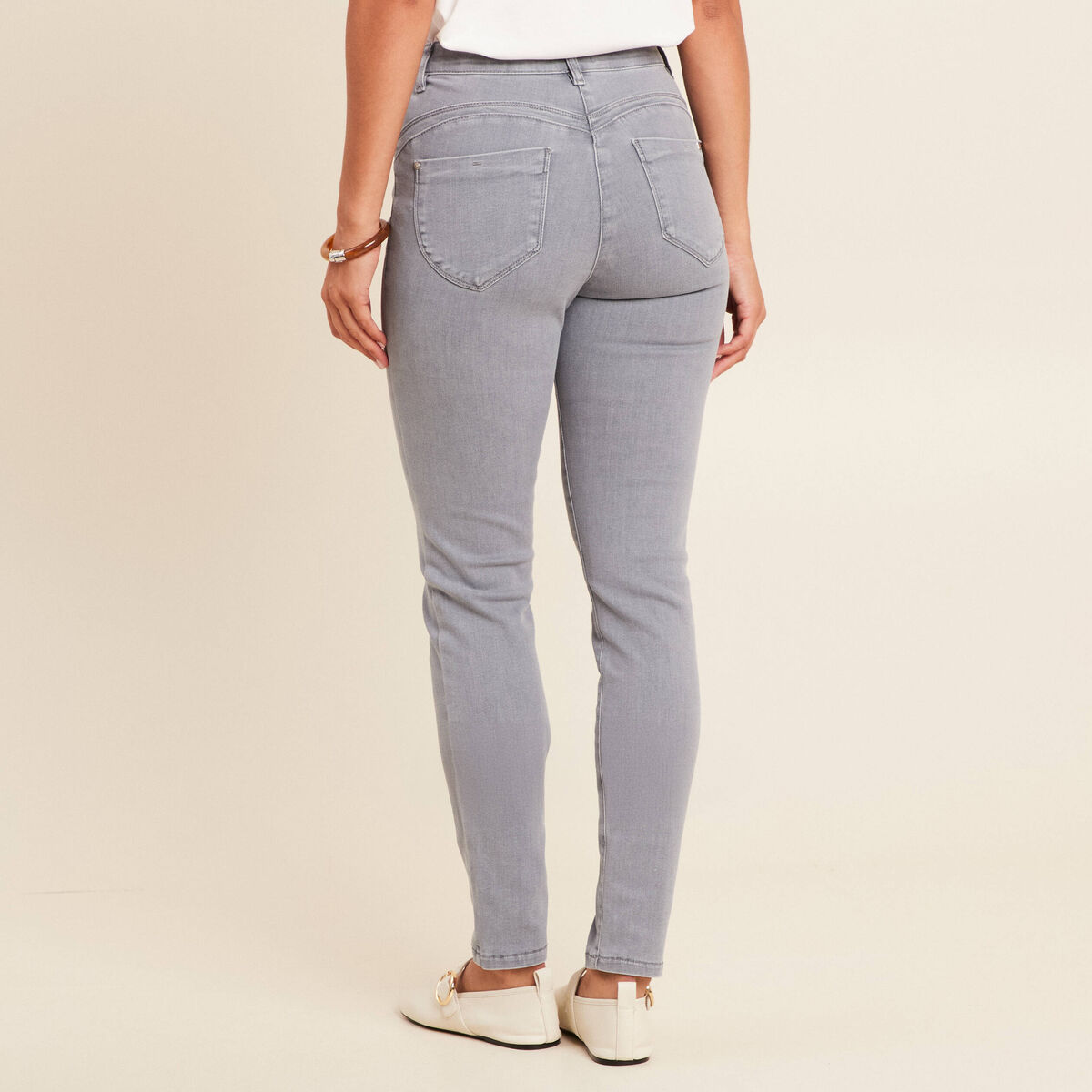 Jean magique L'Unique coupe ajust&eacute;e denim gris femme